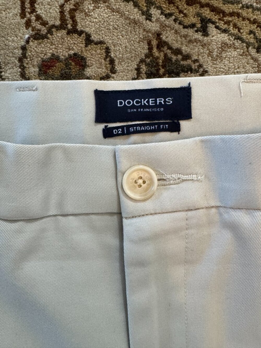 Dockers D2 Straight Fit Beige Pleated Khaki Pants Mens Size 34x30 - Picture 2 of 8
